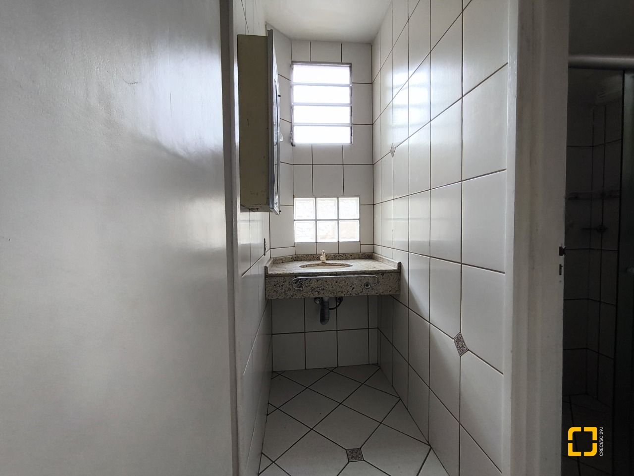 Casa com 269m², 12 quartos (sendo 2 suítes), 2 garagens, no bairro Pantanal em Florianópolis