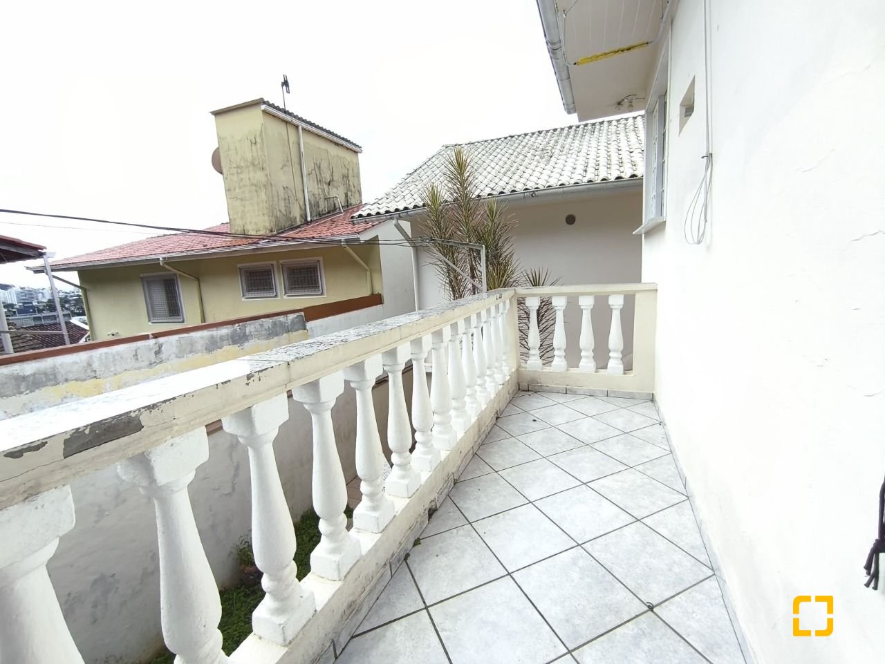 Casa com 269m², 12 quartos (sendo 2 suítes), 2 garagens, no bairro Pantanal em Florianópolis