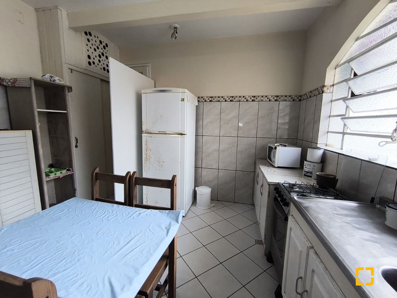 Casa com 269m², 12 quartos (sendo 2 suítes), 2 garagens, no bairro Pantanal em Florianópolis