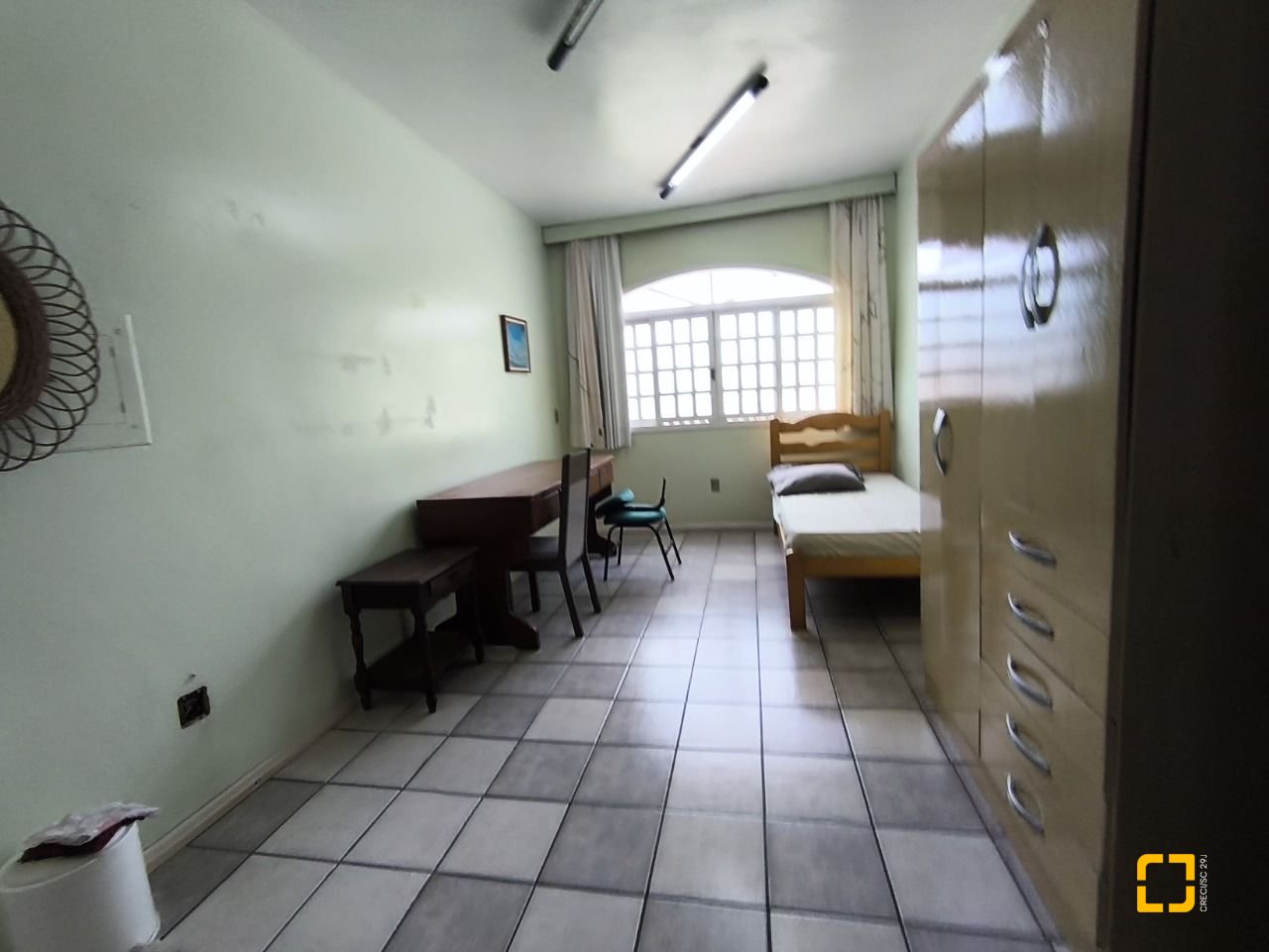 Casa com 269m², 12 quartos (sendo 2 suítes), 2 garagens, no bairro Pantanal em Florianópolis