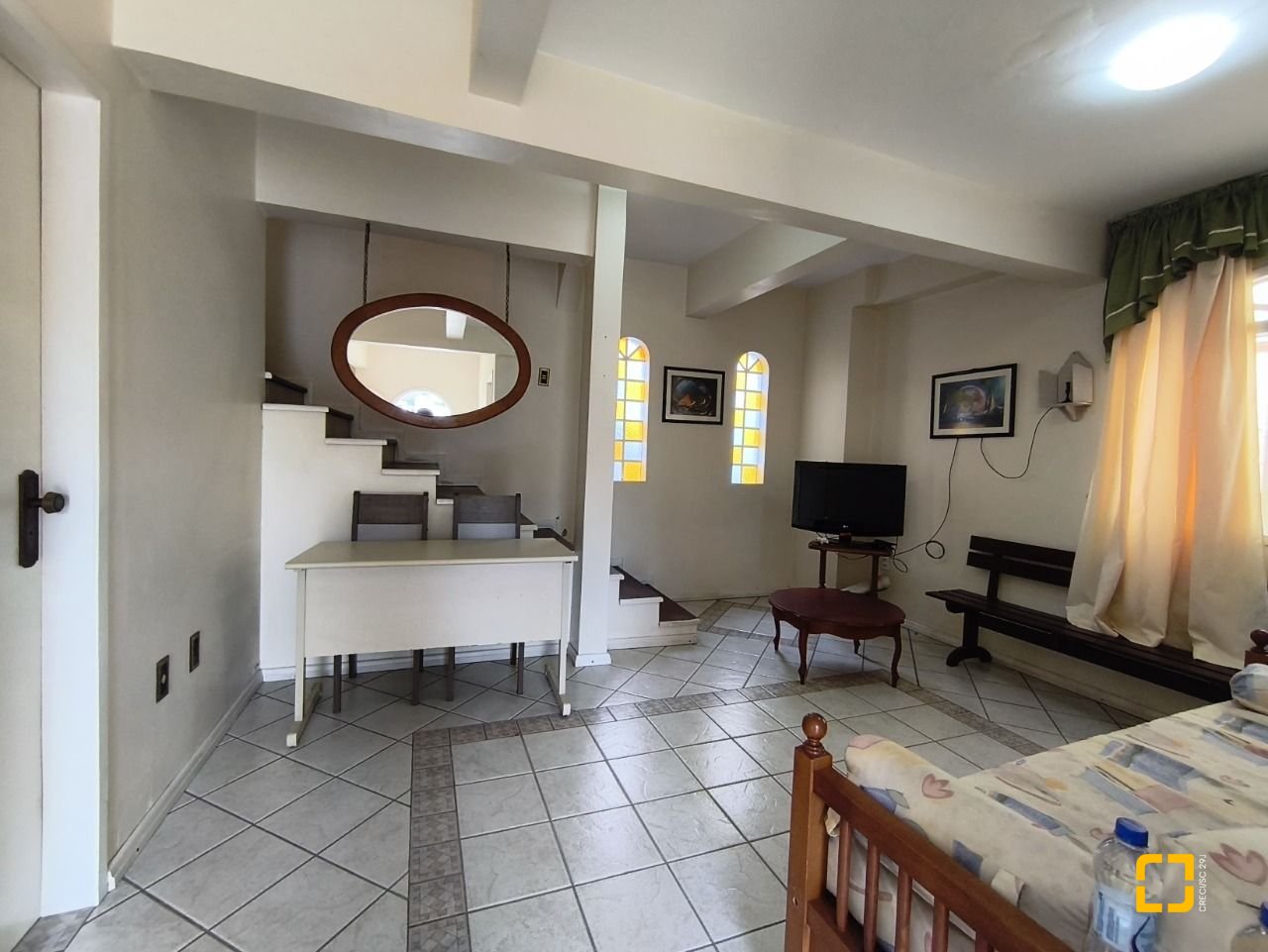 Casa com 269m², 12 quartos (sendo 2 suítes), 2 garagens, no bairro Pantanal em Florianópolis