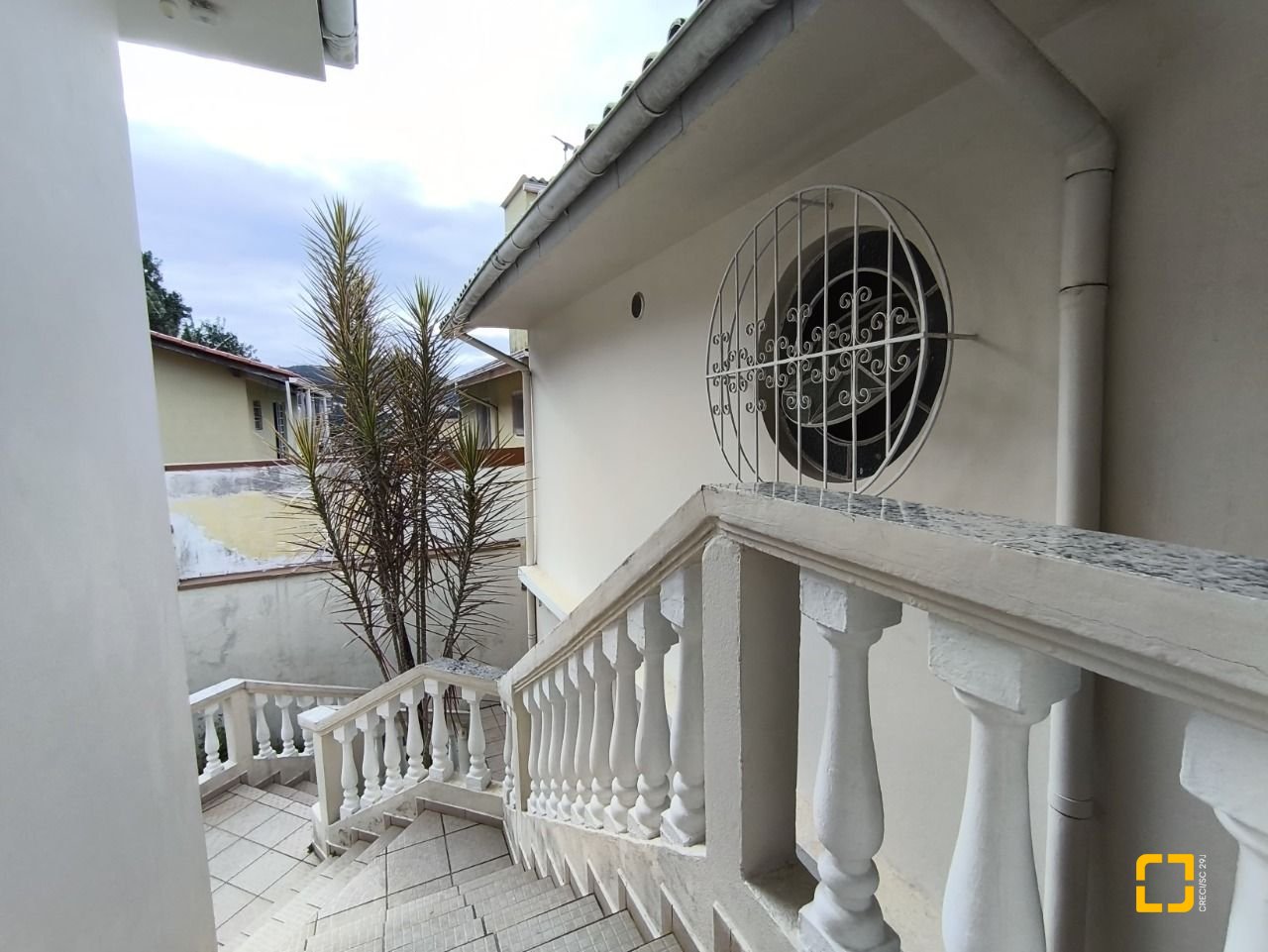 Casa com 269m², 12 quartos (sendo 2 suítes), 2 garagens, no bairro Pantanal em Florianópolis