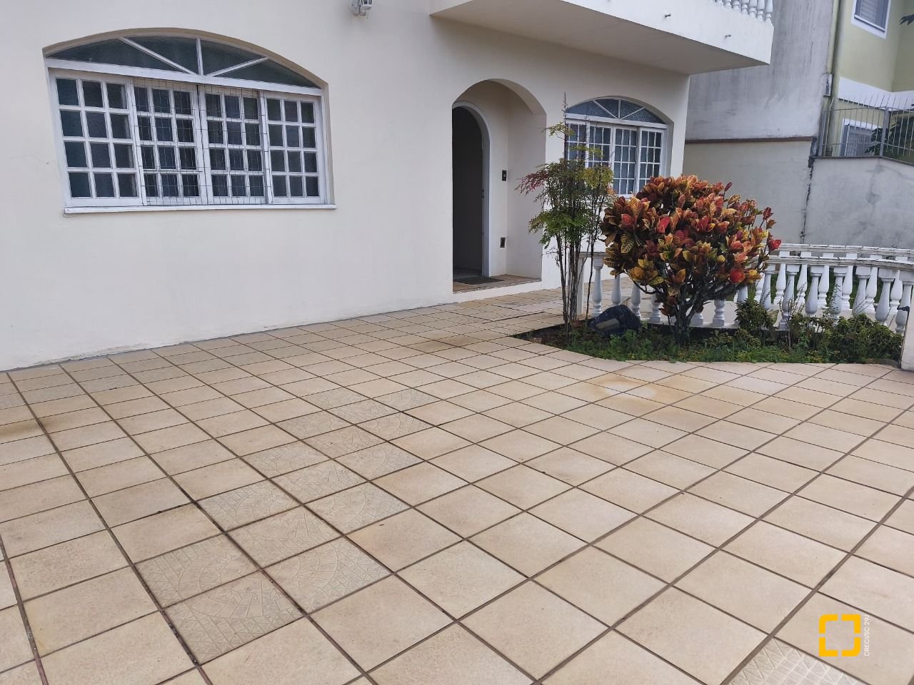 Casa com 269m², 12 quartos (sendo 2 suítes), 2 garagens, no bairro Pantanal em Florianópolis
