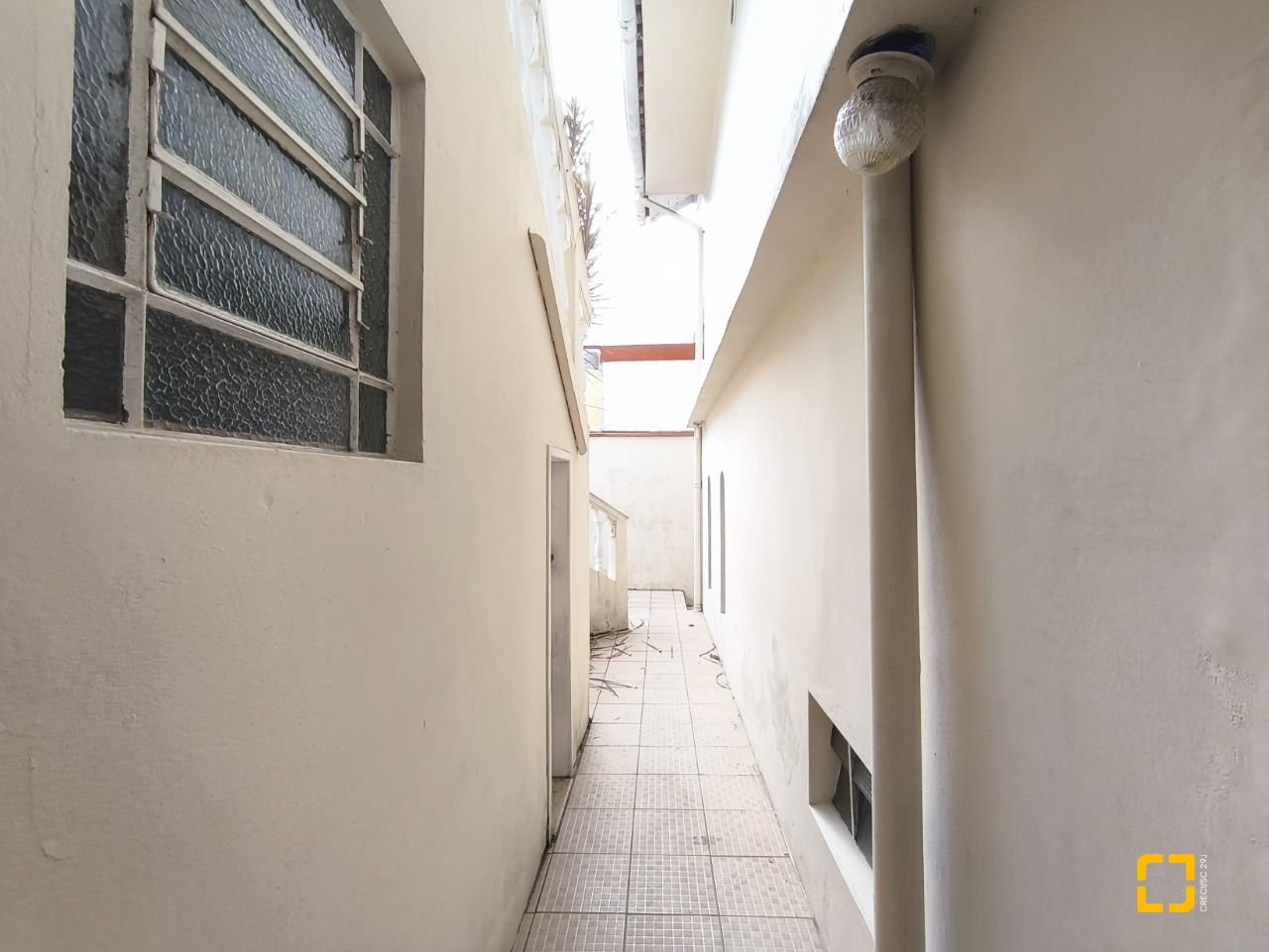 Casa com 269m², 12 quartos (sendo 2 suítes), 2 garagens, no bairro Pantanal em Florianópolis
