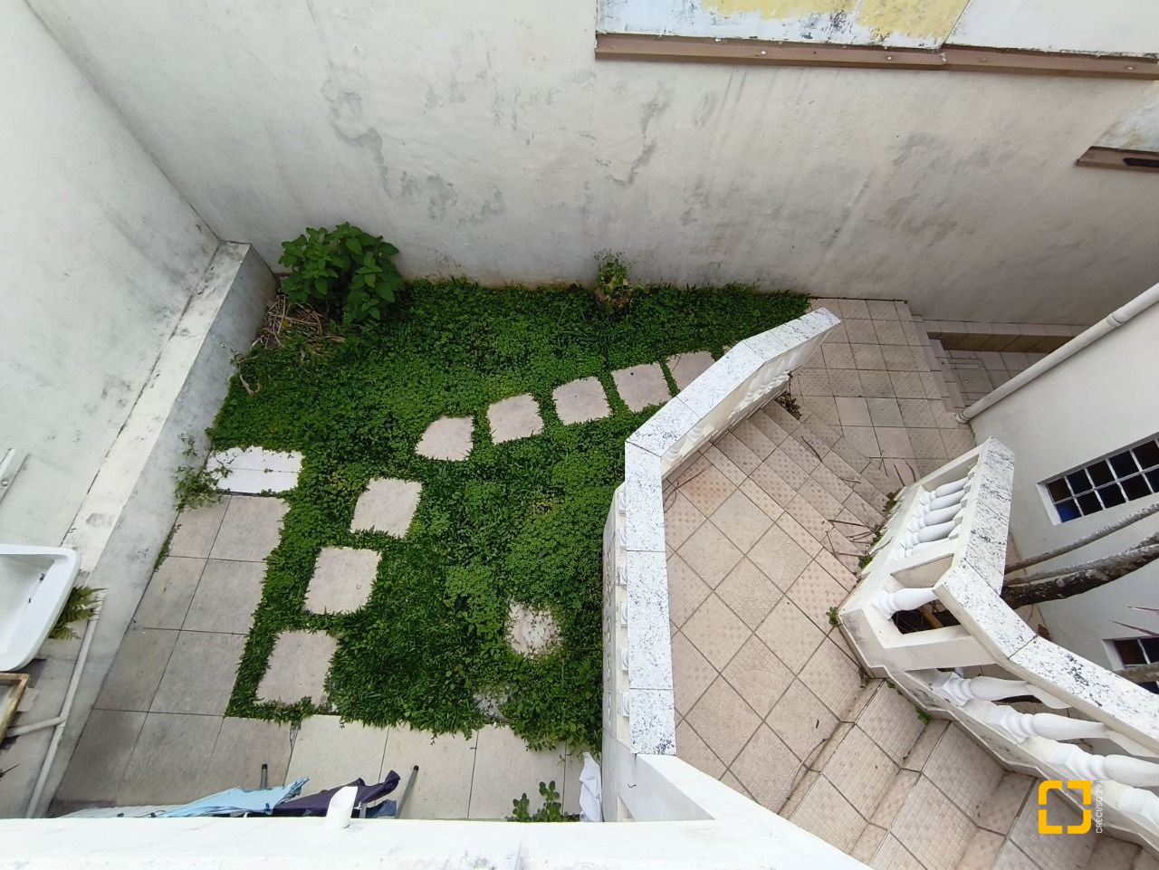 Casa com 269m², 12 quartos (sendo 2 suítes), 2 garagens, no bairro Pantanal em Florianópolis