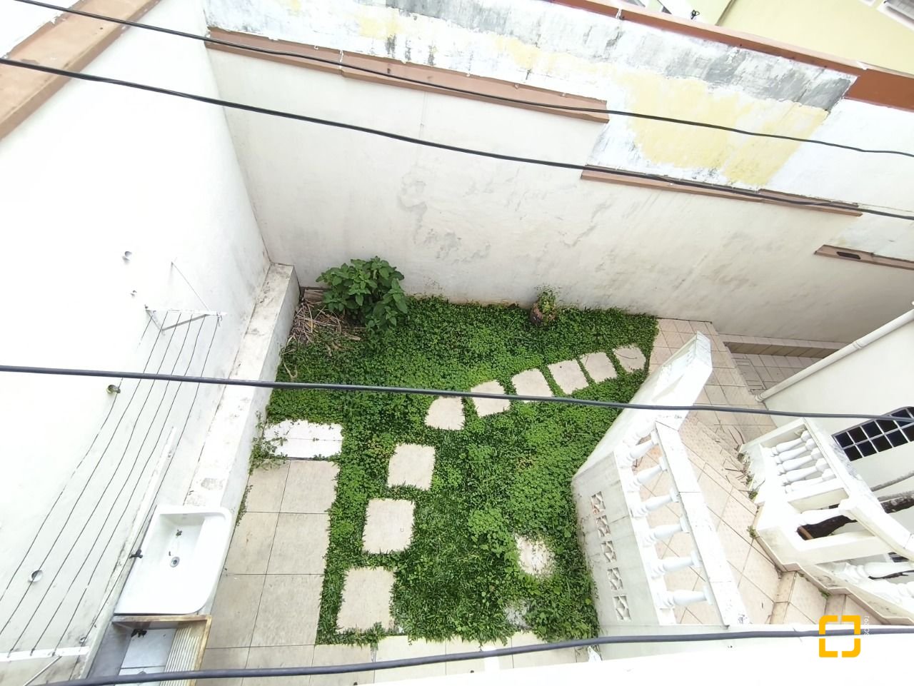 Casa com 269m², 12 quartos (sendo 2 suítes), 2 garagens, no bairro Pantanal em Florianópolis
