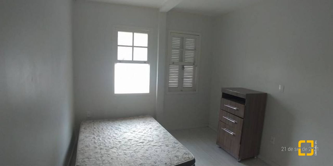 Casa com 176m², 5 quartos (sendo 1 suíte), 2 garagens, no bairro Pantanal em Florianópolis