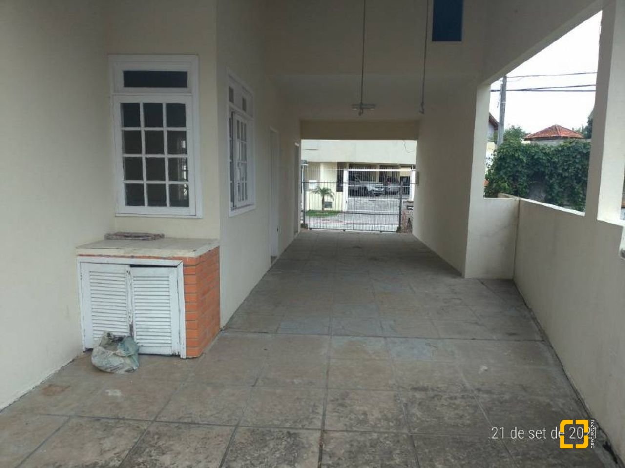 Casa com 176m², 5 quartos (sendo 1 suíte), 2 garagens, no bairro Pantanal em Florianópolis