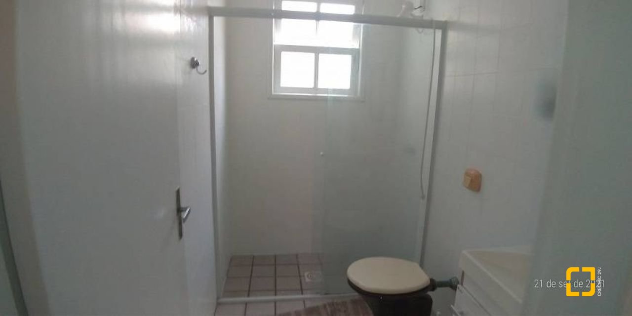 Casa com 176m², 5 quartos (sendo 1 suíte), 2 garagens, no bairro Pantanal em Florianópolis