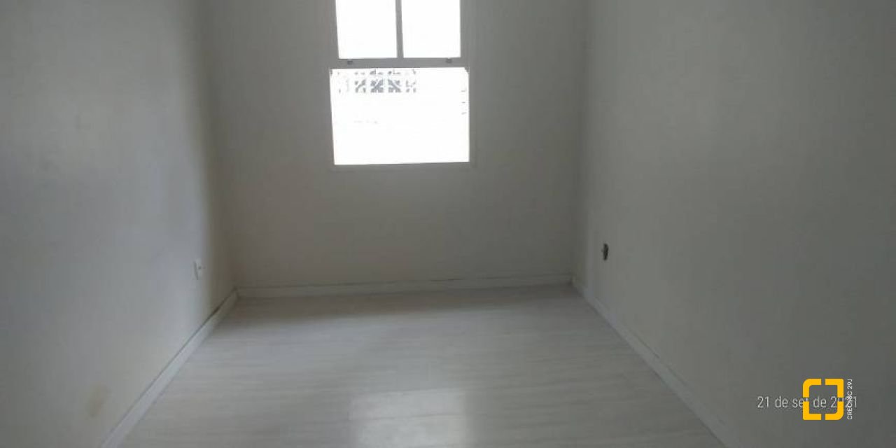 Casa com 176m², 5 quartos (sendo 1 suíte), 2 garagens, no bairro Pantanal em Florianópolis
