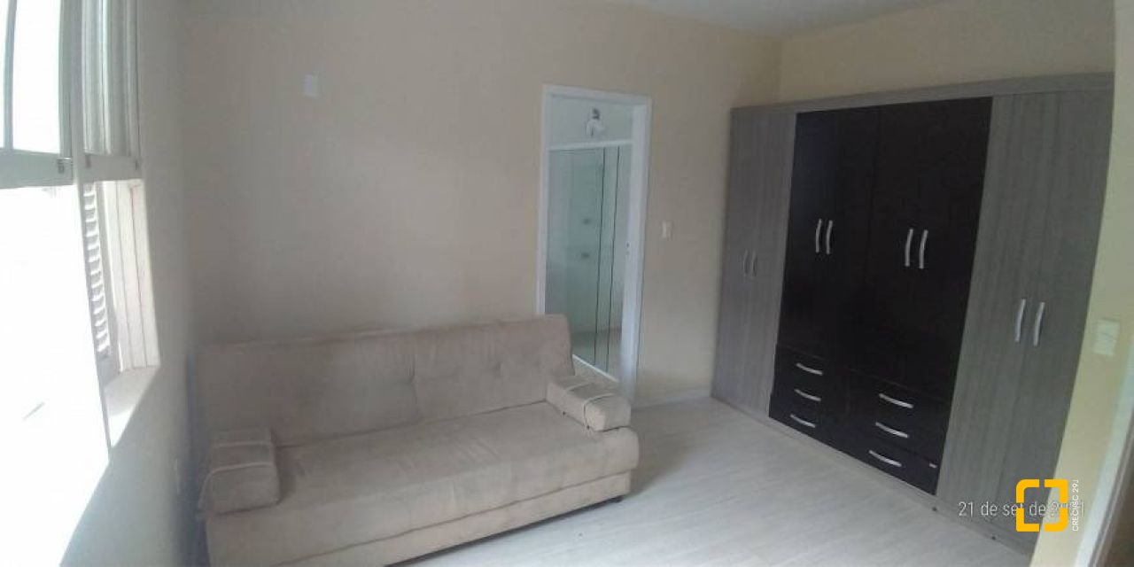 Casa com 176m², 5 quartos (sendo 1 suíte), 2 garagens, no bairro Pantanal em Florianópolis