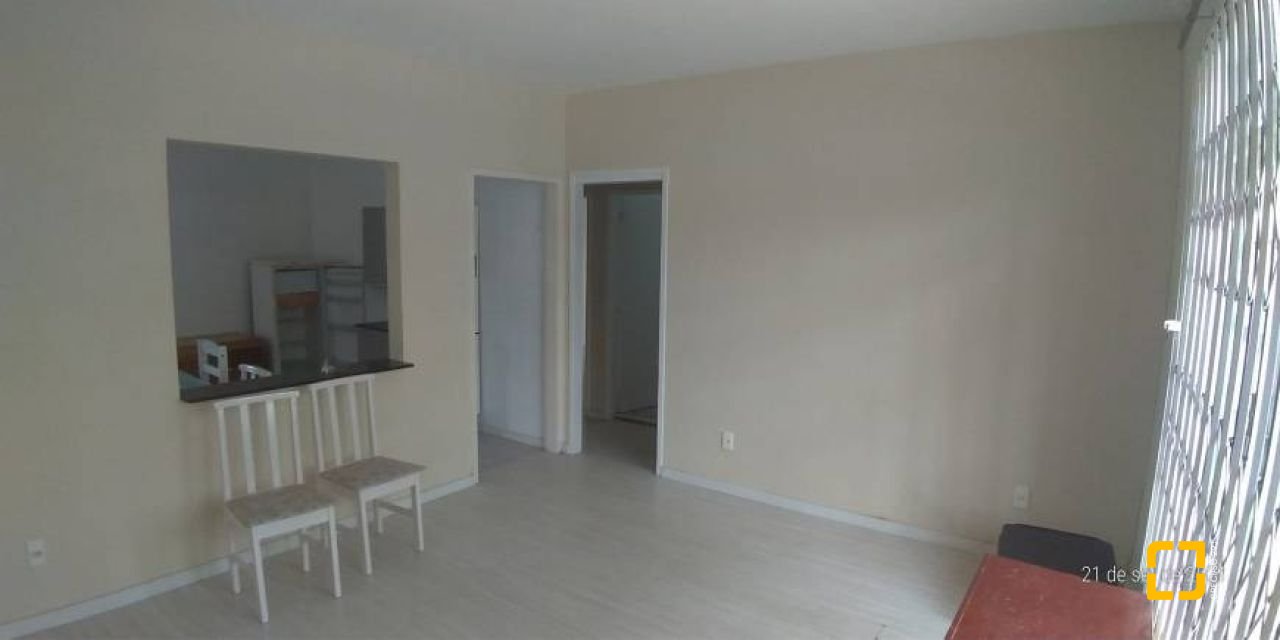 Casa com 176m², 5 quartos (sendo 1 suíte), 2 garagens, no bairro Pantanal em Florianópolis