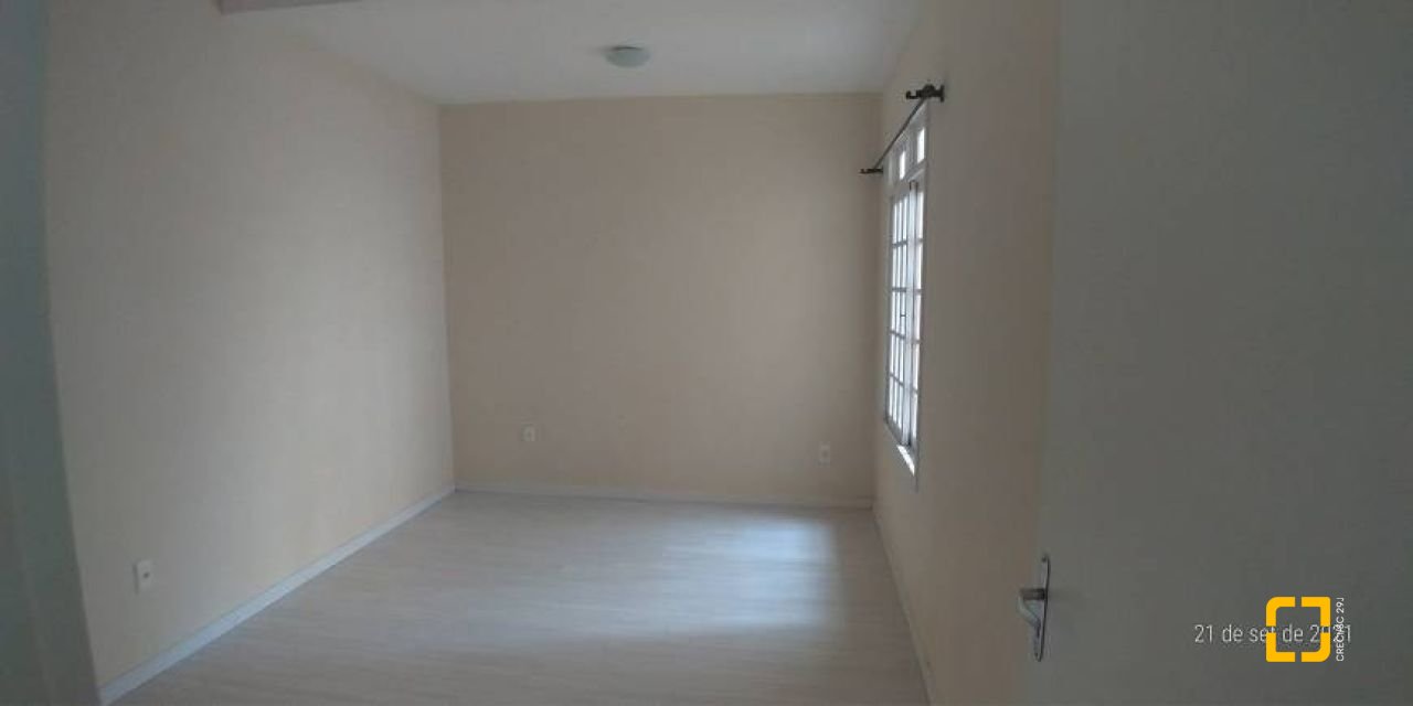 Casa com 176m², 5 quartos (sendo 1 suíte), 2 garagens, no bairro Pantanal em Florianópolis