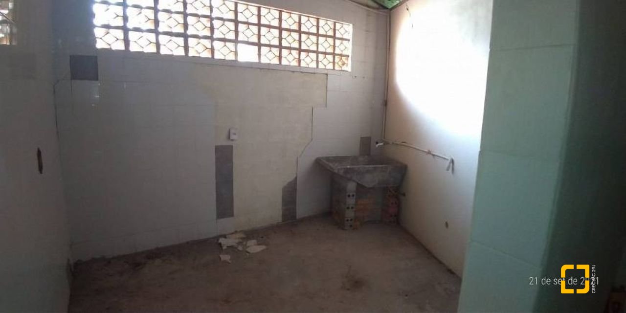 Casa com 176m², 5 quartos (sendo 1 suíte), 2 garagens, no bairro Pantanal em Florianópolis