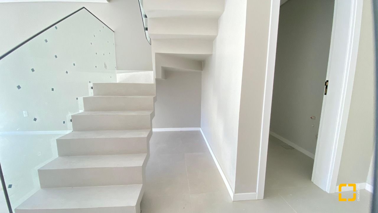 Casa com 100m², 4 quartos (sendo 1 suíte), 1 garagem, no bairro Ingleses em Florianópolis