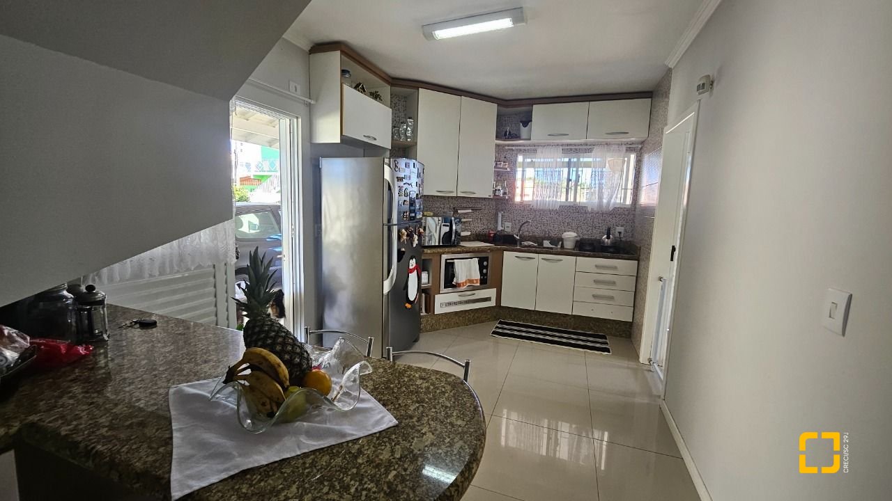 Casa com 146m², 5 quartos (sendo 1 suíte), 2 garagens, no bairro Campeche em Florianópolis