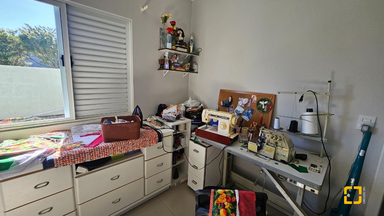 Casa com 146m², 5 quartos (sendo 1 suíte), 2 garagens, no bairro Campeche em Florianópolis