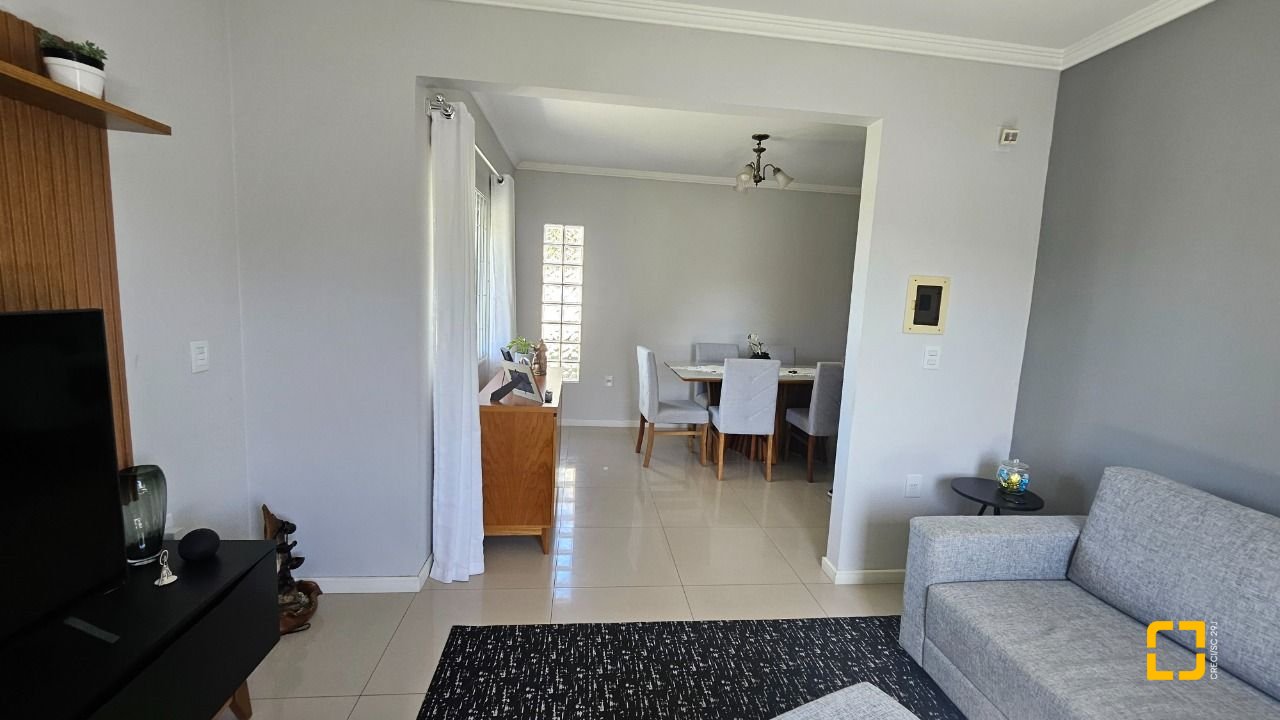 Casa com 146m², 5 quartos (sendo 1 suíte), 2 garagens, no bairro Campeche em Florianópolis