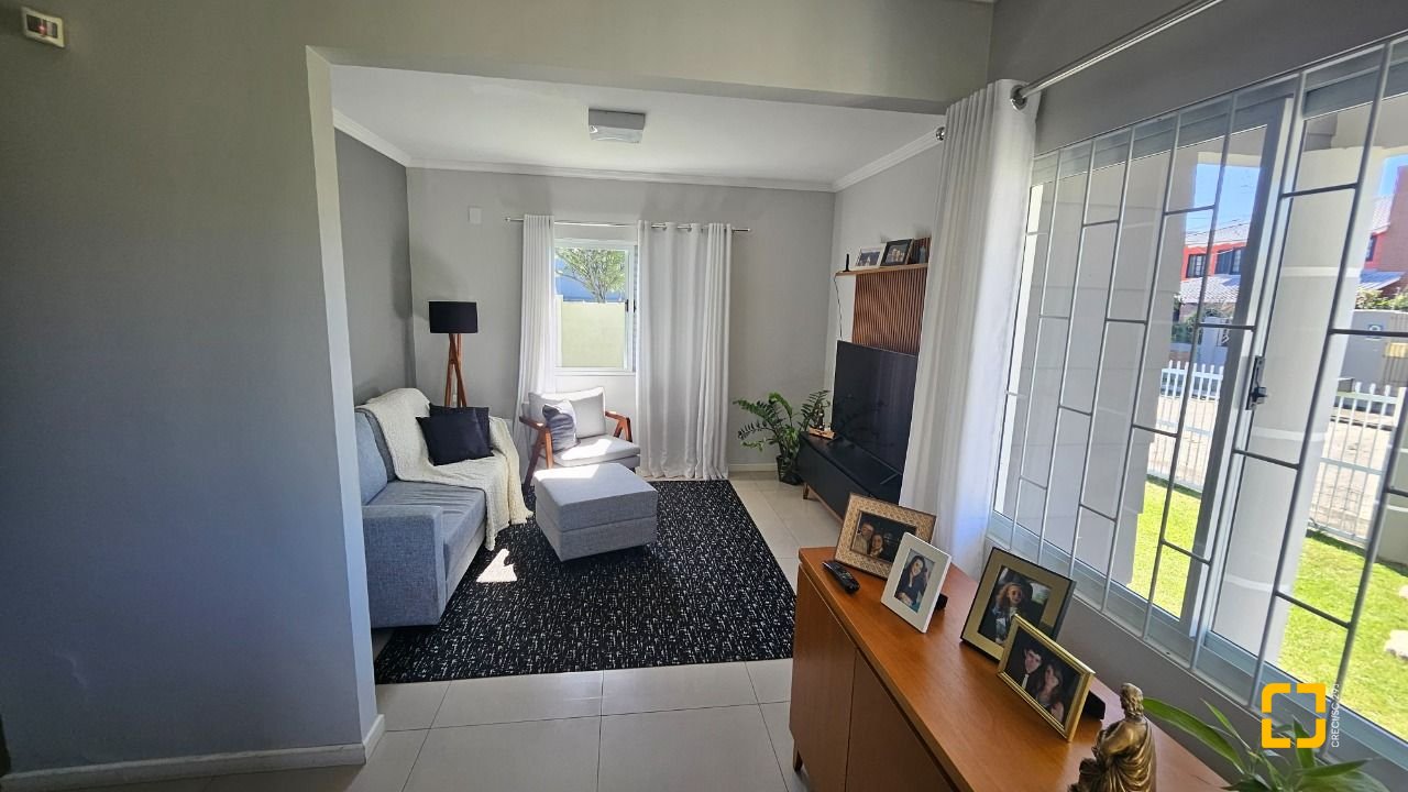 Casa com 146m², 5 quartos (sendo 1 suíte), 2 garagens, no bairro Campeche em Florianópolis