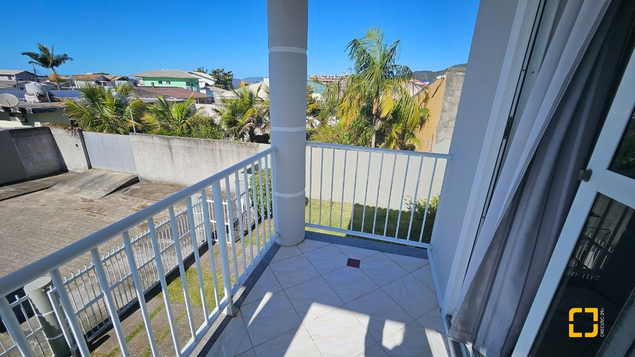 Casa com 146m², 5 quartos (sendo 1 suíte), 2 garagens, no bairro Campeche em Florianópolis