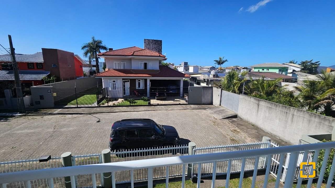 Casa com 146m², 5 quartos (sendo 1 suíte), 2 garagens, no bairro Campeche em Florianópolis