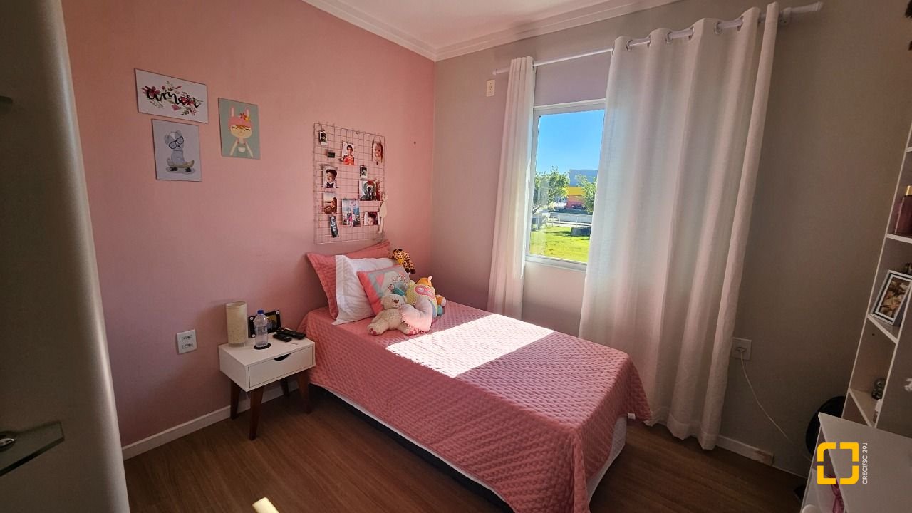 Casa com 146m², 5 quartos (sendo 1 suíte), 2 garagens, no bairro Campeche em Florianópolis