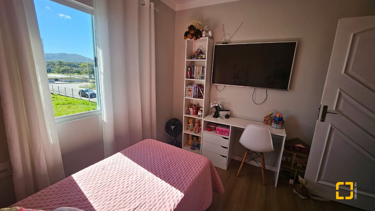 Casa com 146m², 5 quartos (sendo 1 suíte), 2 garagens, no bairro Campeche em Florianópolis