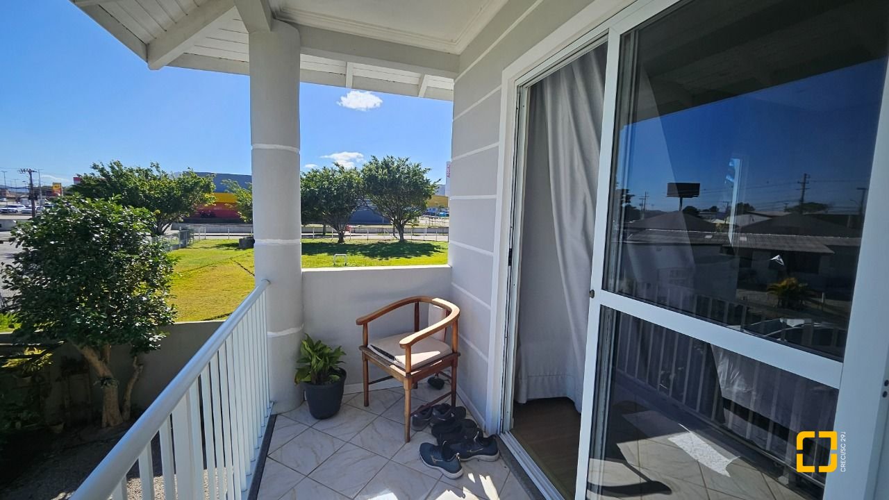 Casa com 146m², 5 quartos (sendo 1 suíte), 2 garagens, no bairro Campeche em Florianópolis