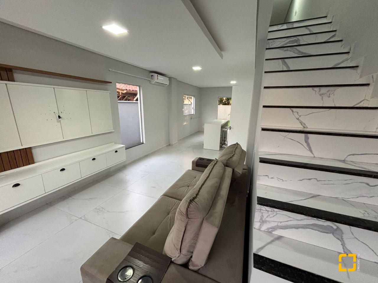 Casa com 110m², 4 quartos (sendo 1 suíte), 2 garagens, no bairro Ingleses em Florianópolis