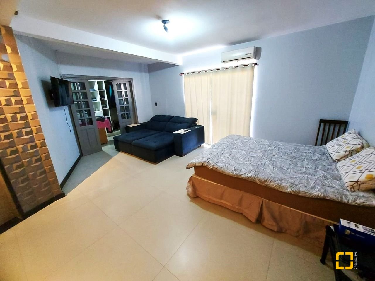 Casa com 300m², 4 quartos (sendo 2 suítes), 3 garagens, no bairro Sertão do Maruim em São José
