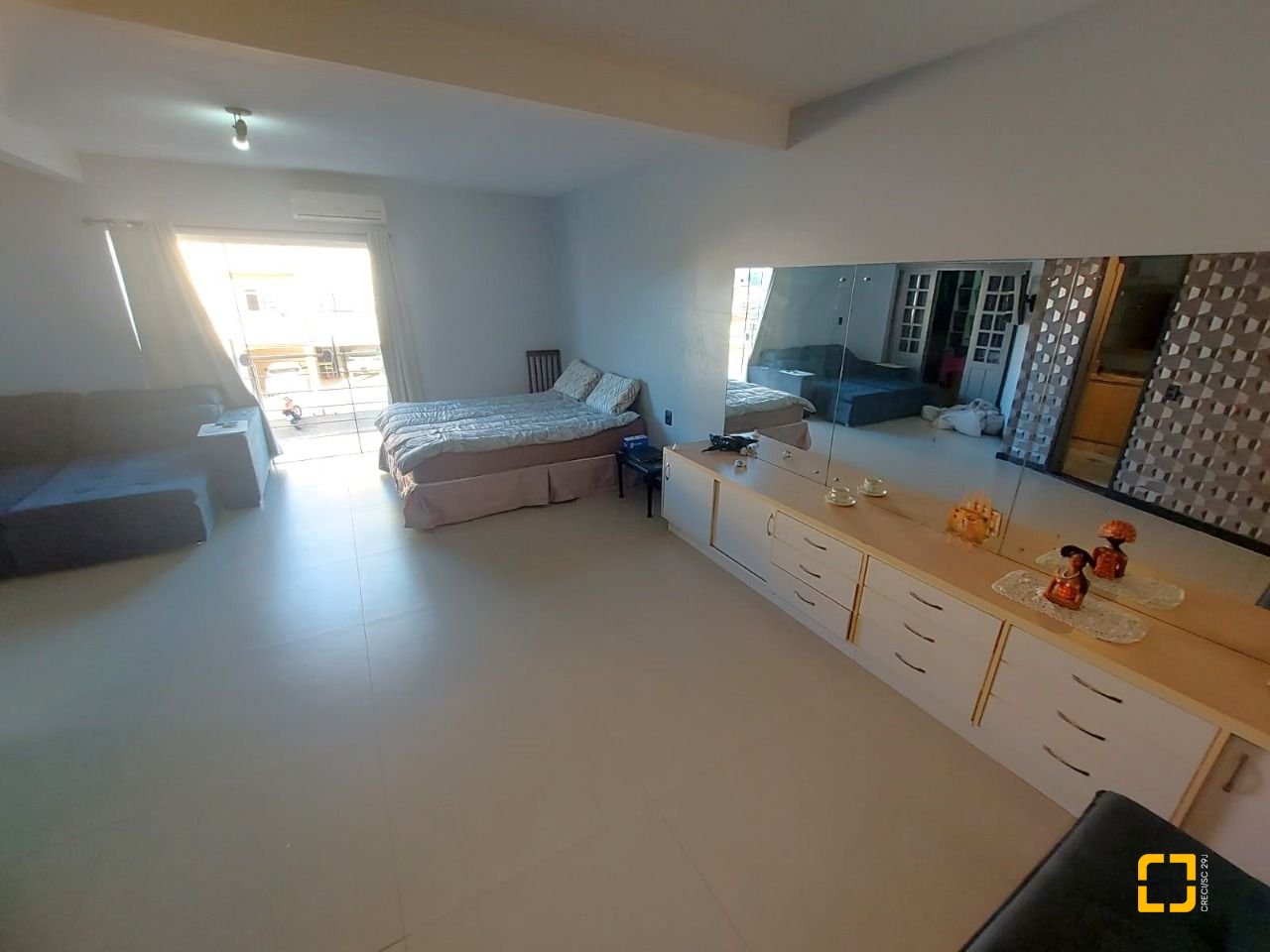 Casa com 300m², 4 quartos (sendo 2 suítes), 3 garagens, no bairro Sertão do Maruim em São José