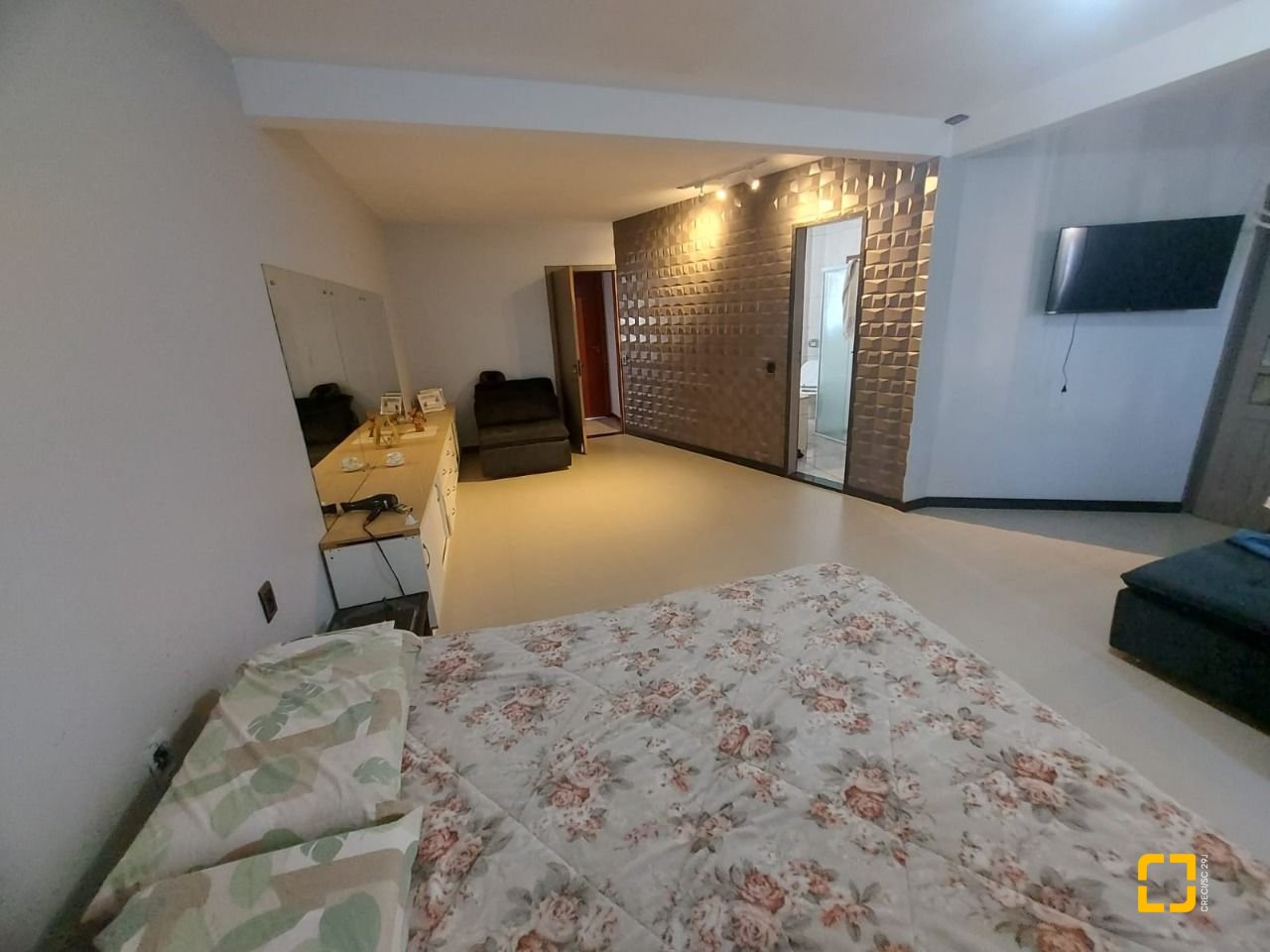 Casa com 300m², 4 quartos (sendo 2 suítes), 3 garagens, no bairro Sertão do Maruim em São José