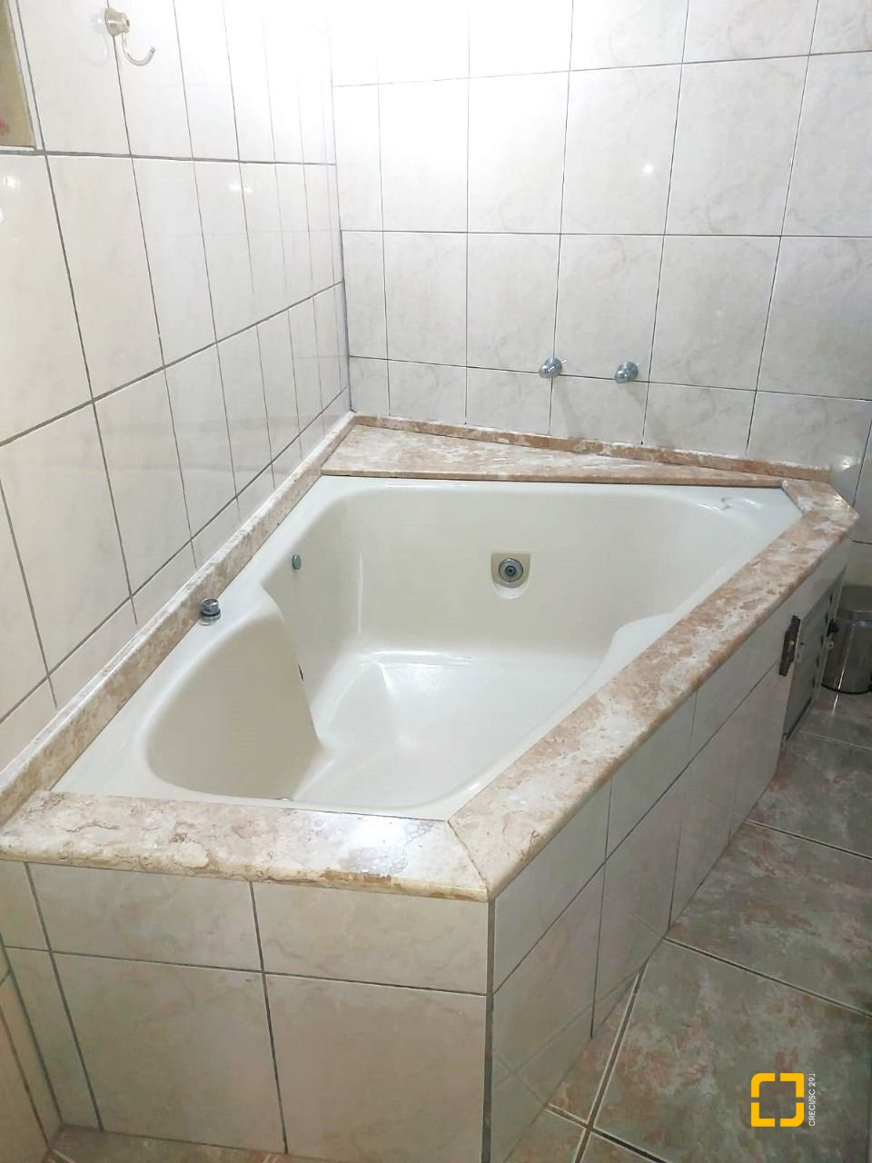 Casa com 300m², 4 quartos (sendo 2 suítes), 3 garagens, no bairro Sertão do Maruim em São José