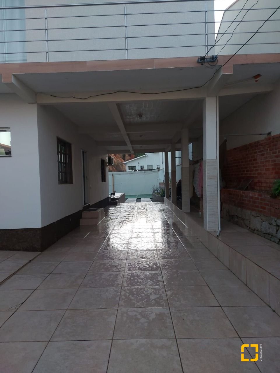 Casa com 300m², 4 quartos (sendo 2 suítes), 3 garagens, no bairro Sertão do Maruim em São José
