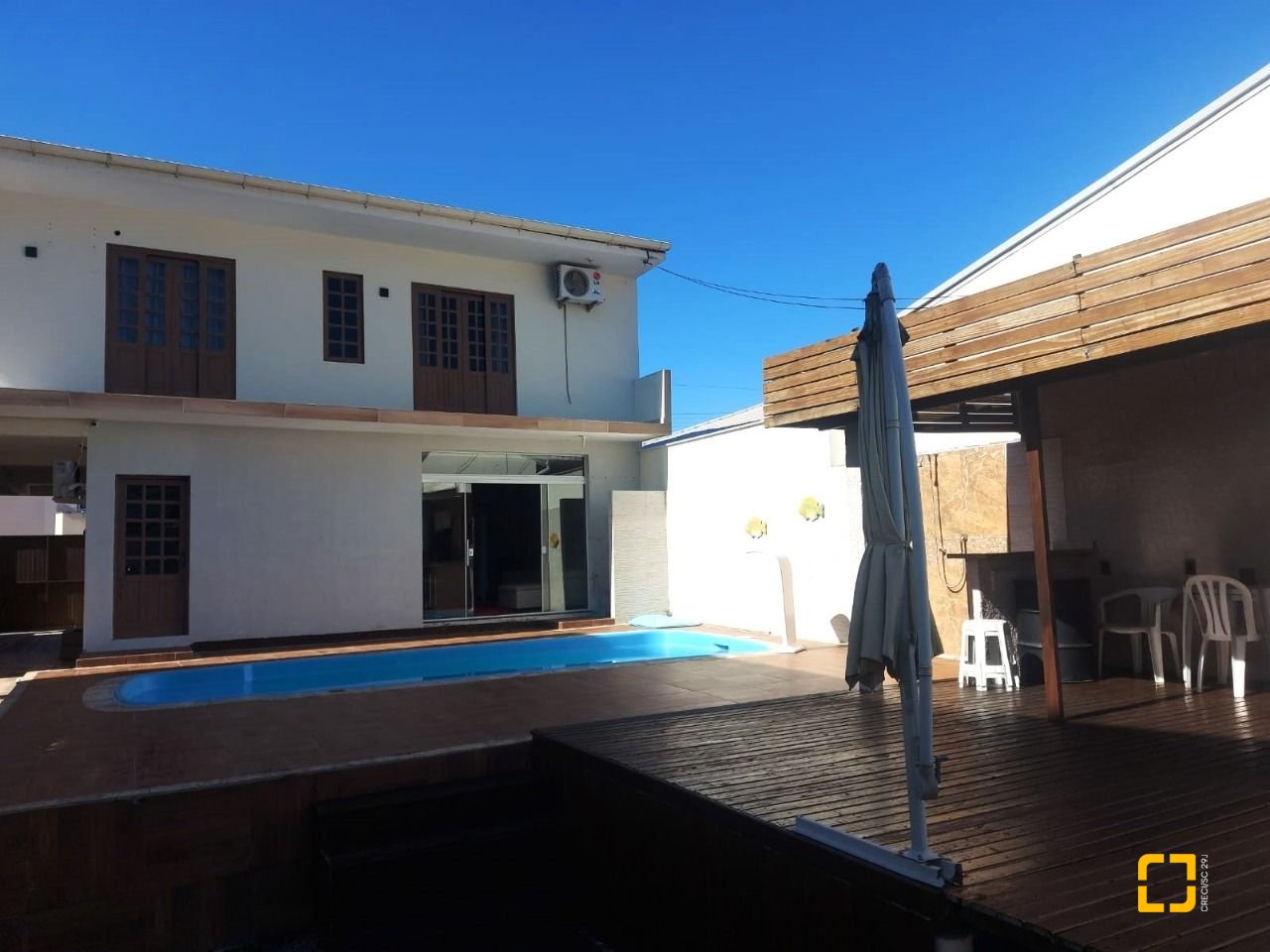 Casa com 300m², 4 quartos (sendo 2 suítes), 3 garagens, no bairro Sertão do Maruim em São José