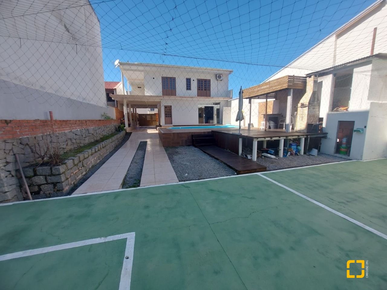 Casa com 300m², 4 quartos (sendo 2 suítes), 3 garagens, no bairro Sertão do Maruim em São José