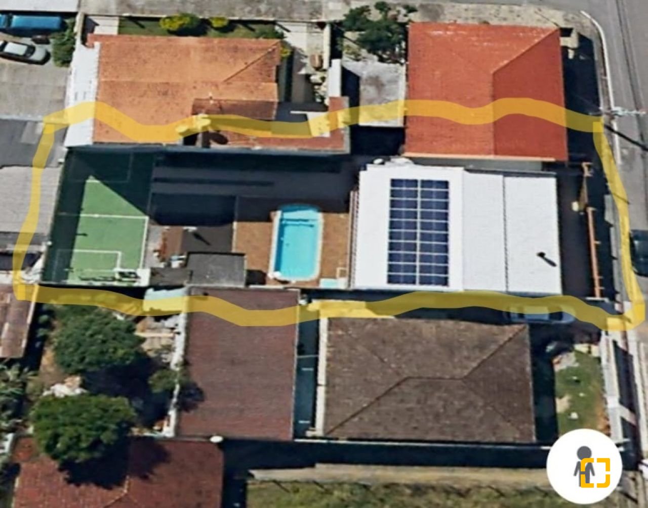 Casa com 300m², 4 quartos (sendo 2 suítes), 3 garagens, no bairro Sertão do Maruim em São José