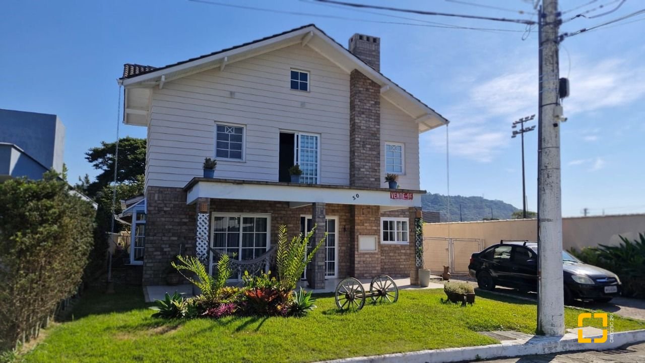 Casa de Condomínio com 172m², 3 quartos (sendo 1 suíte), 3 garagens, no bairro Vargem Grande em Florianópolis