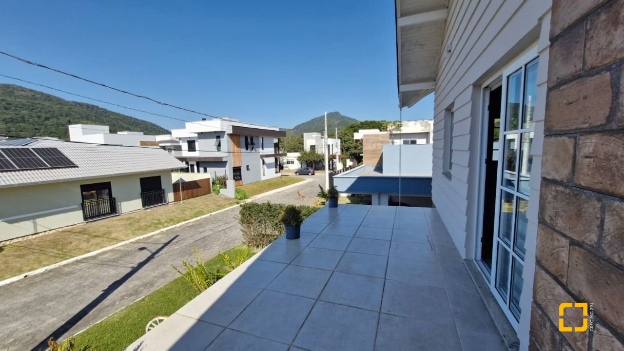 Casa de Condomínio com 172m², 3 quartos (sendo 1 suíte), 3 garagens, no bairro Vargem Grande em Florianópolis
