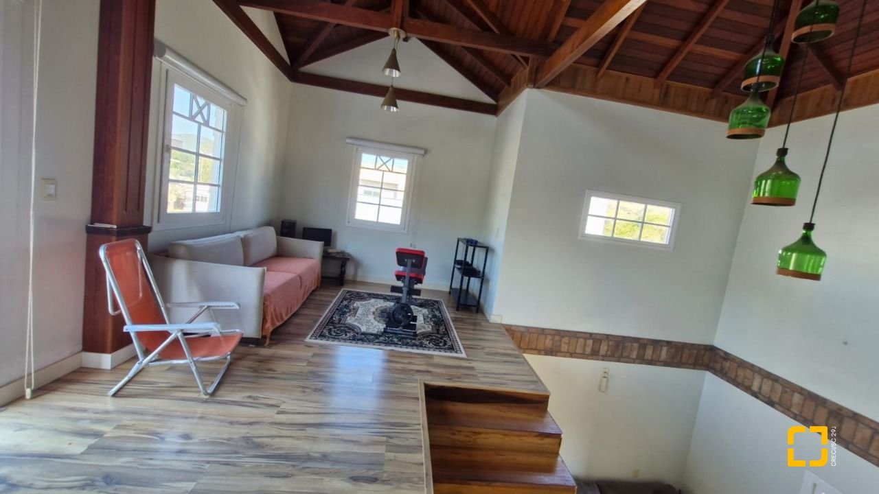 Casa de Condomínio com 172m², 3 quartos (sendo 1 suíte), 3 garagens, no bairro Vargem Grande em Florianópolis