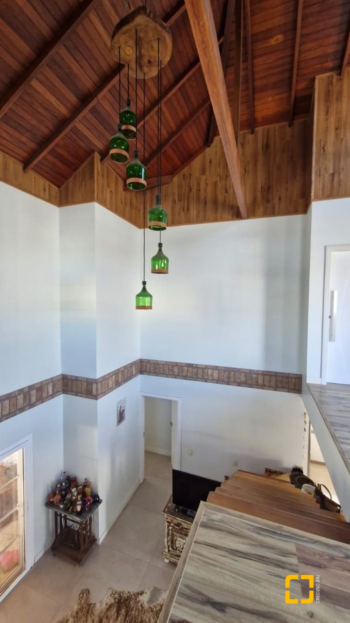 Casa de Condomínio com 172m², 3 quartos (sendo 1 suíte), 3 garagens, no bairro Vargem Grande em Florianópolis