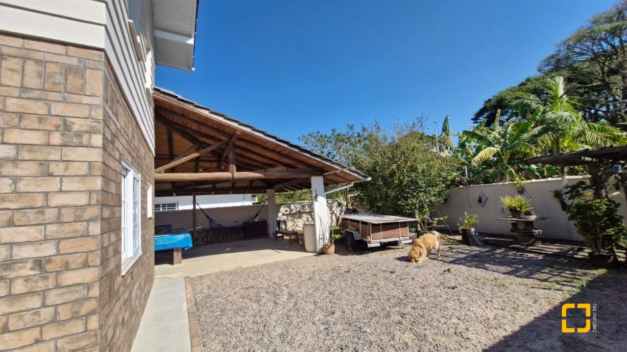 Casa de Condomínio com 172m², 3 quartos (sendo 1 suíte), 3 garagens, no bairro Vargem Grande em Florianópolis