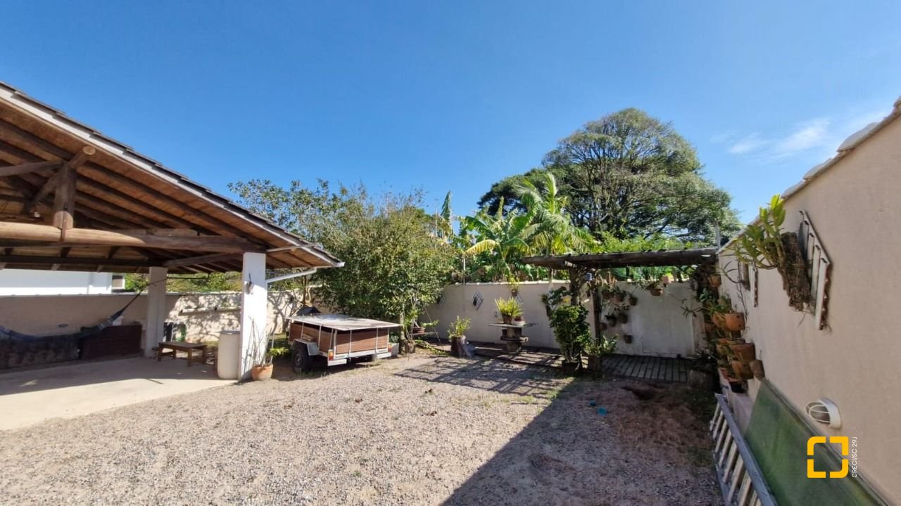 Casa de Condomínio com 172m², 3 quartos (sendo 1 suíte), 3 garagens, no bairro Vargem Grande em Florianópolis