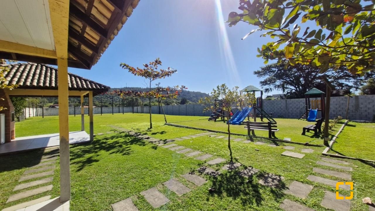 Casa de Condomínio com 172m², 3 quartos (sendo 1 suíte), 3 garagens, no bairro Vargem Grande em Florianópolis