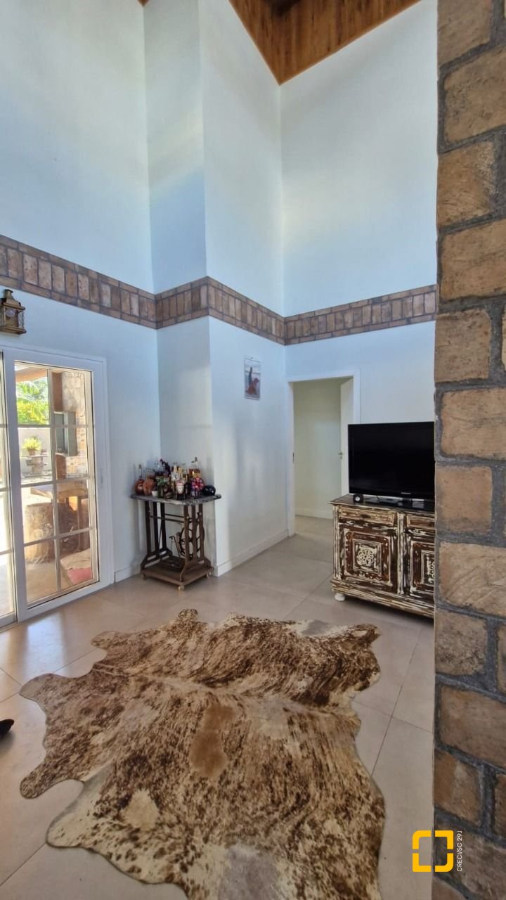 Casa de Condomínio com 172m², 2 quartos (sendo 1 suíte), 3 garagens, no bairro Vargem Grande em Florianópolis