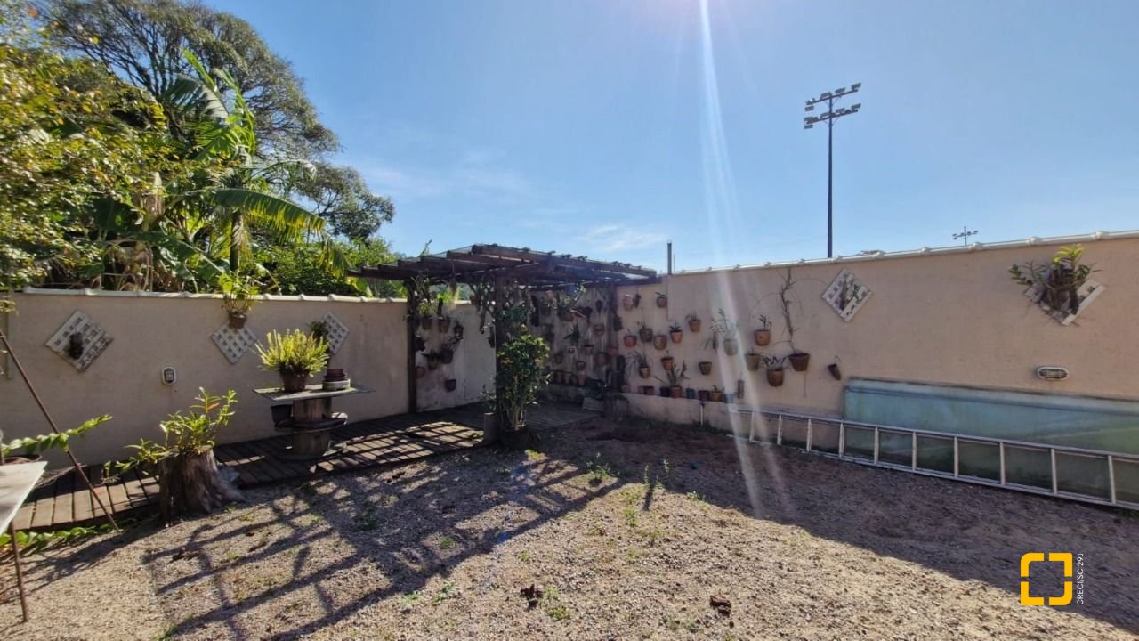 Casa de Condomínio com 172m², 2 quartos (sendo 1 suíte), 3 garagens, no bairro Vargem Grande em Florianópolis