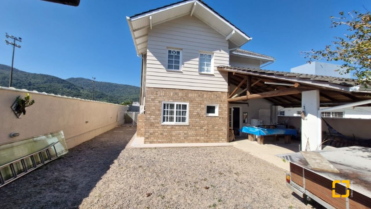 Casa de Condomínio com 172m², 2 quartos (sendo 1 suíte), 3 garagens, no bairro Vargem Grande em Florianópolis