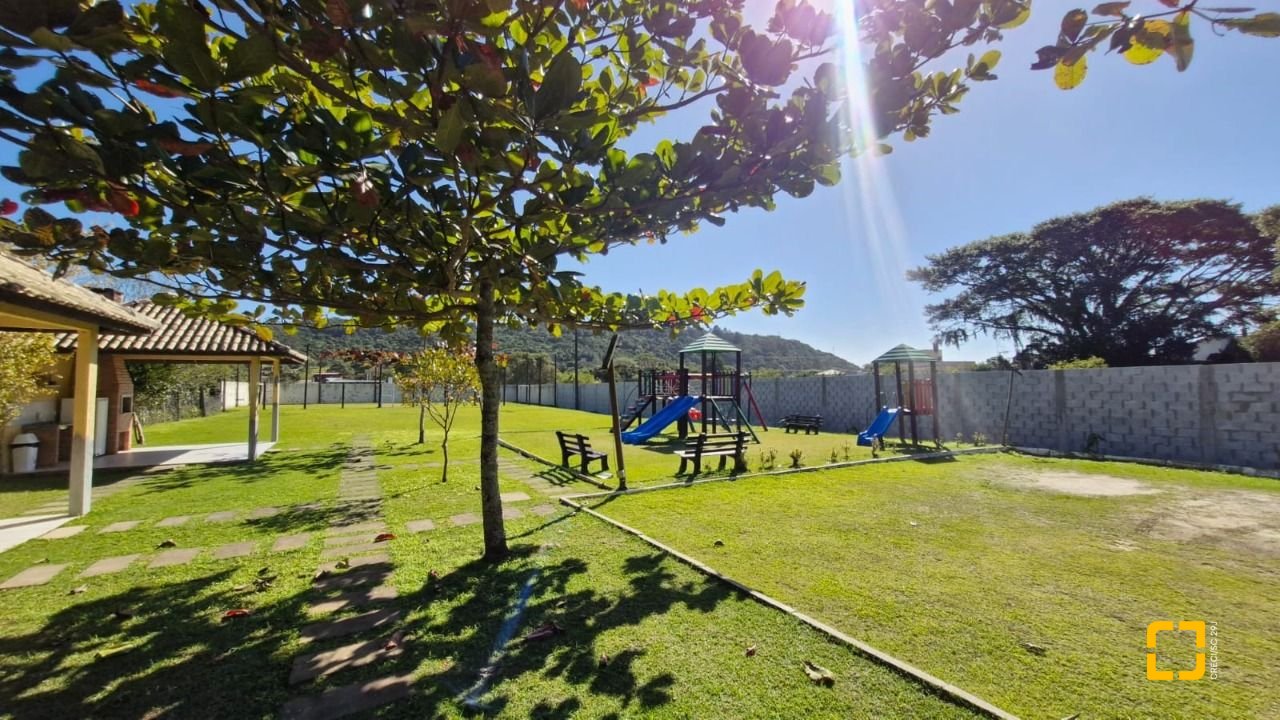 Casa de Condomínio com 172m², 2 quartos (sendo 1 suíte), 3 garagens, no bairro Vargem Grande em Florianópolis