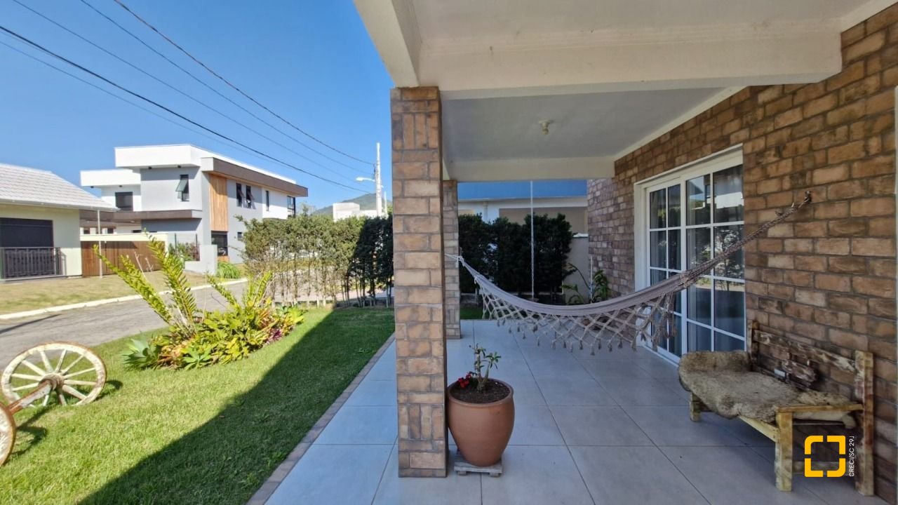 Casa de Condomínio com 172m², 3 quartos (sendo 1 suíte), 3 garagens, no bairro Vargem Grande em Florianópolis