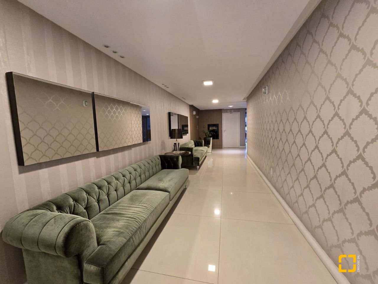 Apartamento com 130m², 6 quartos (sendo 3 suítes), 3 garagens, no bairro Centro em Florianópolis